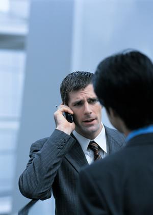 【2025年最新版】フルジップパーカーの選び方とコーデ術：快適さとスタイルを両立させる完全ガイド