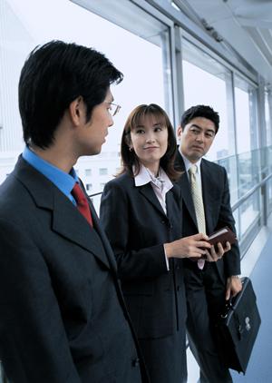 夏の紫外線対策はこれで決まり！完全遮光の日傘の選び方とおすすめアイテムガイド